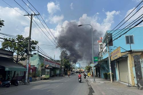 Cơ sở xay keo bốc cháy trong ngày khai trương