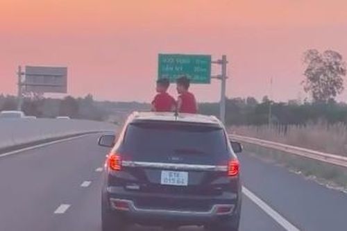 Nóng trên đường: Những tình huống 'khó coi' trong ngày đầu xuân năm mới