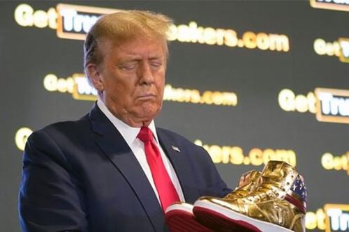 Ông Trump ra mắt dòng giày thể thao mới sau khi bị phạt gần 355 triệu USD