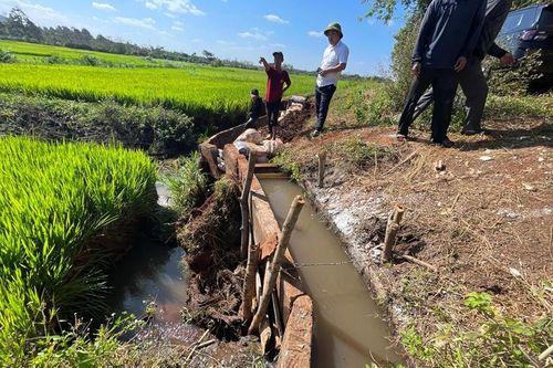 Kênh thủy lợi bất ngờ bị sập trong đêm ở Đắk Lắk