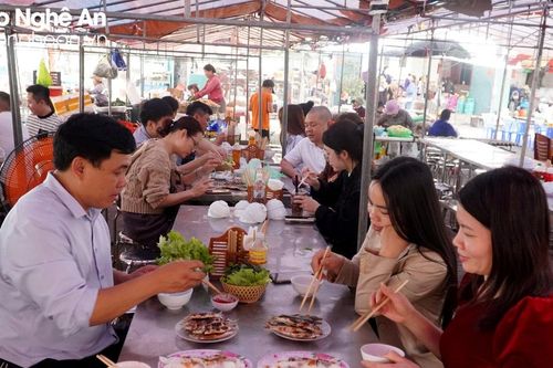 Bánh mướt nóng, cá trích nướng - đậm đà hương vị quê biển Hoàng Mai