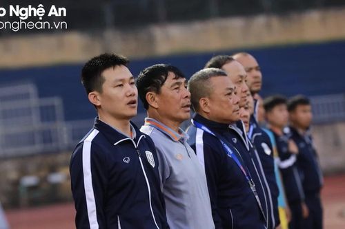 Huấn luyện viên Phan Như Thuật hài lòng với màn thể hiện của các học trò trong trận gặp Bình Định
