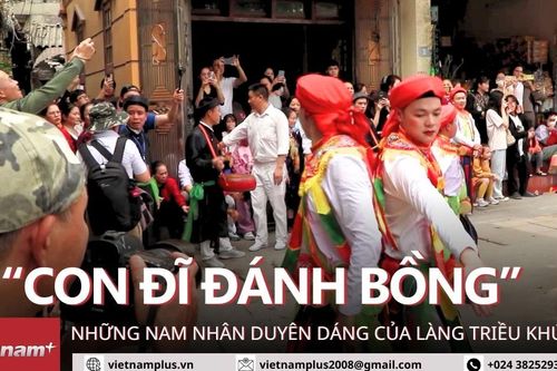 Hội làng Triều khúc: Nam nhân trang điểm, múa 'Con đĩ đánh bồng' duyên dáng