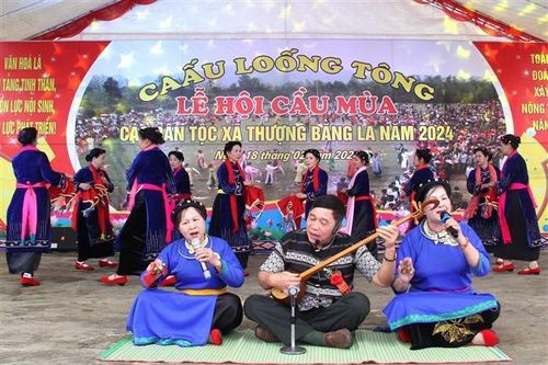 Gần 800 người tham gia màn đại Dậm thuông tại Lễ hội cầu mùa của dân tộc Tày