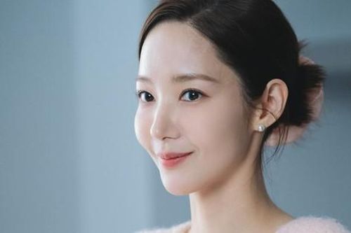 Dường như đến chiếc scrunchies cũng thể hiện được sự thay đổi của 'phú bà' Park Min Young