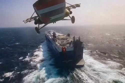 Houthi tấn công tàu chở dầu treo cờ Panama ở Biển Đỏ; chi phí vận chuyển Á-Âu tăng 400%