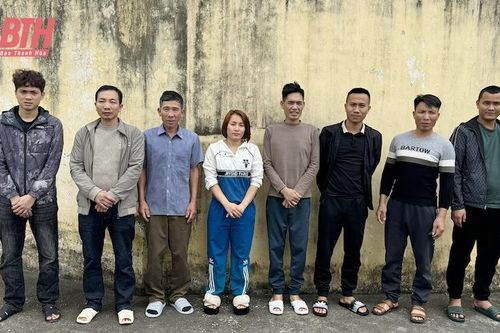 Bắt 8 đối tượng đánh bạc, thu giữ gần 40 triệu đồng