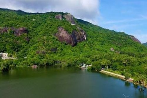 Tảng đá phát ra âm thanh tiếng chuông