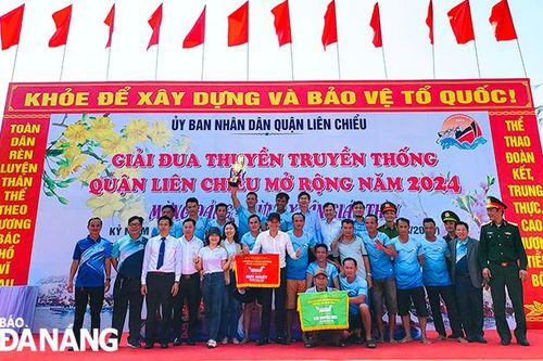 Sôi nổi giải đua thuyền đầu xuân trên sông Cu Đê