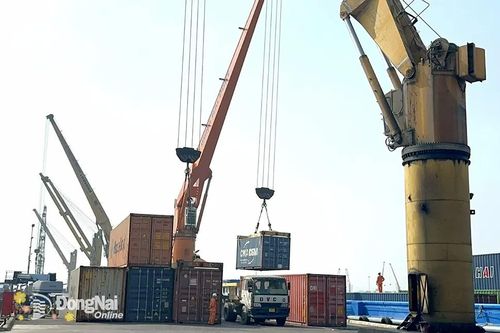 Doanh thu vận tải, kho bãi, hỗ trợ vận tải tăng gần 5%