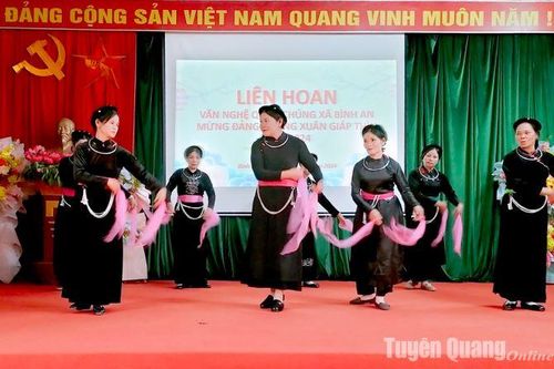Nhiều hoạt động giữ gìn bản sắc văn hóa dân tộc đầu xuân