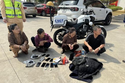 Bắt nhóm 'nữ quái' chuyên hành nghề móc túi tại lễ hội