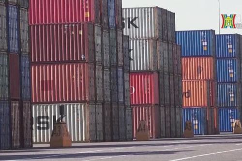 Gián đoạn Biển Đỏ khiến phí vận chuyển Á - Âu tăng 400%