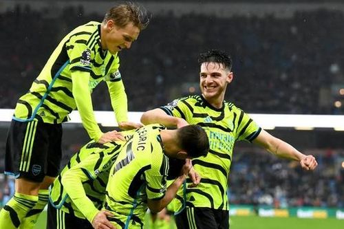 Arsenal 'hủy diệt' Burnley với 5 bàn không gỡ