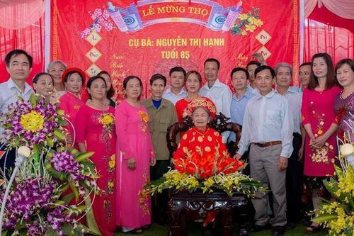 Mừng thọ đầu xuân, nét đẹp hiếu nghĩa của người Việt