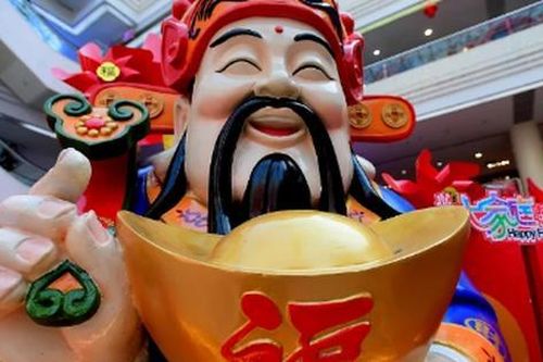 Mua vàng hay gửi tiết kiệm và những việc nên làm vào ngày vía Thần Tài