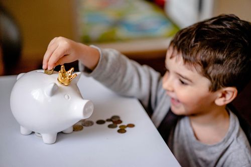 Chuyên gia Harvard tiết lộ 3 cách dạy con về tiền