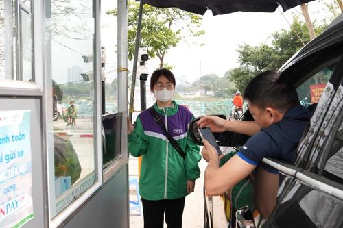 Cần hỗ trợ DN thu phí phương tiện không dùng tiền mặt trong dịp Tết