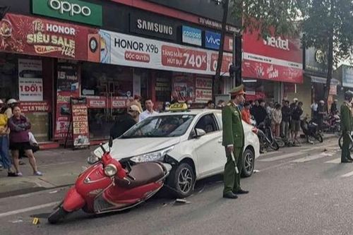 Tai nạn giao thông mới nhất 19/2/2024: Taxi gây tai nạn, 5 người nhập viện