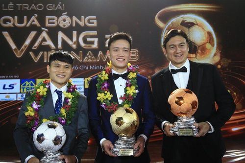 Hoàng Đức vượt qua Tuấn Hải, lần thứ 2 giành Quả bóng vàng Việt Nam