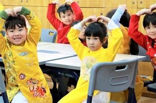 Học sinh cả nước náo nức trở lại trường sau Tết với nhiều hoạt động