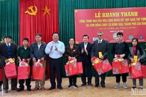 Nguyên Chủ tịch nước Trương Tấn Sang dự khánh thành Nhà văn hóa xóm Đồng Chúp, Cao Bằng