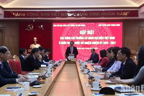 Phát huy vai trò cầu nối giữa Việt Nam với thế giới