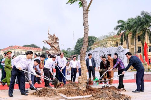 Vĩnh Phúc ra quân trồng cây 'Đời đời nhớ ơn Bác Hồ'