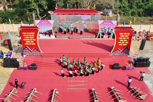 Hòa Bình đón nhận Di sản văn hóa phi vật thể Quốc gia Keng Loóng và mở hội 'Xên Mường'
