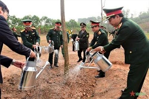 Cán bộ, chiến sĩ Bộ tư lệnh Thủ đô Hà Nội hưởng ứng Tết trồng cây