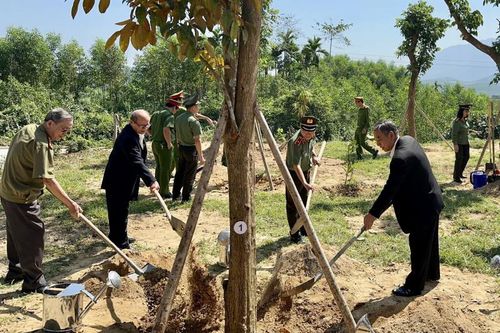Công an Quảng Nam ra quân Tết trồng cây tại Khu di tích An ninh khu V