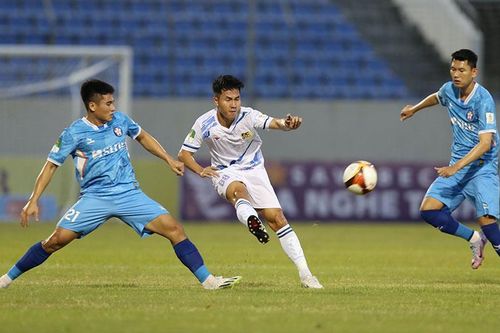 Thắng nhạt, SHB Đà Nẵng bứt tốp