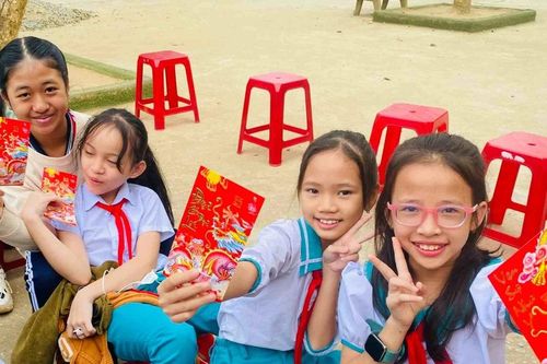 10.000 bao lì xì đến học sinh miền núi tỉnh Quảng Nam