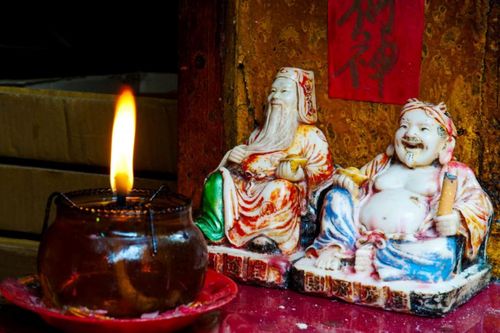 Cách chuẩn bị mâm cúng và văn khấn ngày Thần tài đơn giản, đầy đủ