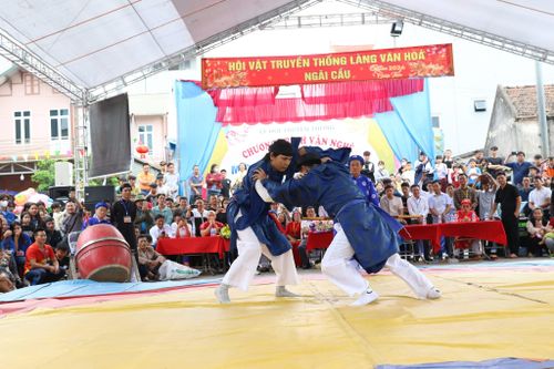 Lễ hội Xuân làng Ngãi Cầu gắn kết những người con xa quê