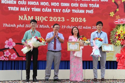 Trường học TPHCM tuyên dương học sinh đạt giải các kỳ thi