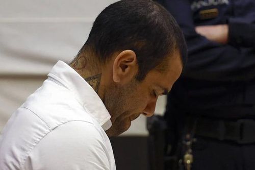 Dani Alves trầm cảm nặng, muốn tự tử trong tù