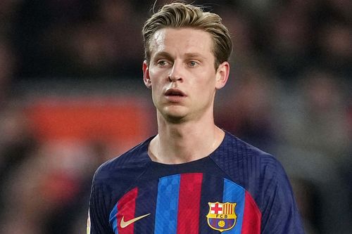Man United ép giá Barcelona vụ De Jong