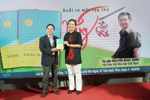 Bức chân dung làng bằng thơ lay động lòng người
