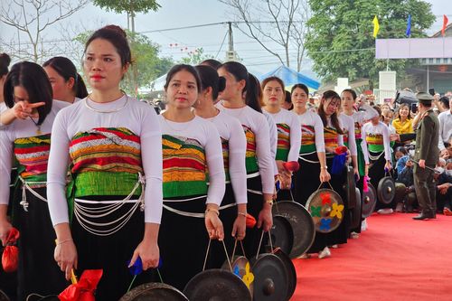 Gần 500 cồng, chiêng tham gia hòa tấu tại lễ hội độc đáo ở miền Tây xứ Thanh