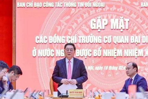 Trưởng ban Tuyên giáo Trung ương gặp mặt Trưởng cơ quan đại diện Việt Nam ở nước ngoài