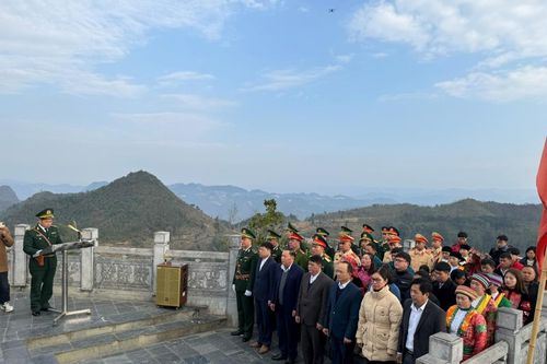 Ngày đầu Xuân trang nghiêm dưới lá cờ Tổ quốc