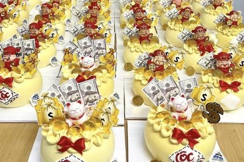 Bánh hũ vàng, thỏi vàng đắt khách ngày vía Thần Tài, nhiều tiệm bánh hoạt động hết công suất