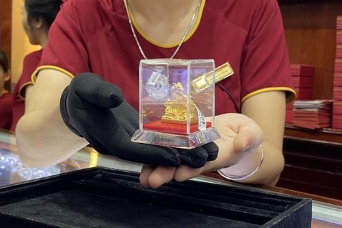 Mua vàng ngày Thần tài: Cầu tài lộc hay 'mua' lỗ