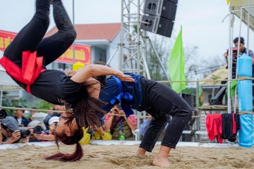 Huế: Lễ, hội vật làng Sình xuân Giáp Thìn, thu hút hàng vạn người đến xem