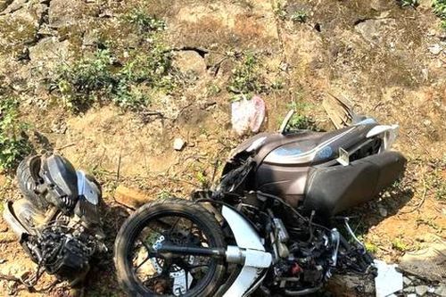 Tàu hỏa va chạm với xe máy, nữ giáo viên tử vong