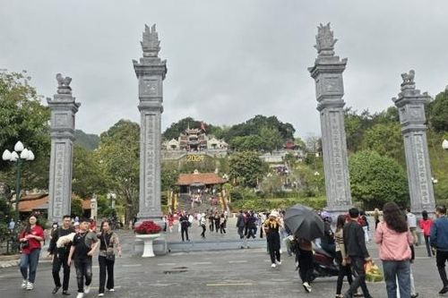 Đầu năm vãn cảnh Chùa Cái Bầu - Đền Cửa Ông - Đền Cặp Tiên ở Quảng Ninh