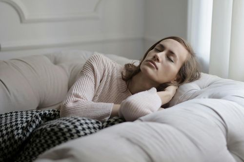 Lần đầu ăn Tết ở nhà riêng, vui đâu chẳng thấy, chỉ ước được về quê chồng