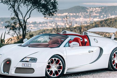 Siêu xe Bugatti Veyron phiên bản Rồng độc nhất thế giới giá hơn 1,7 triệu USD