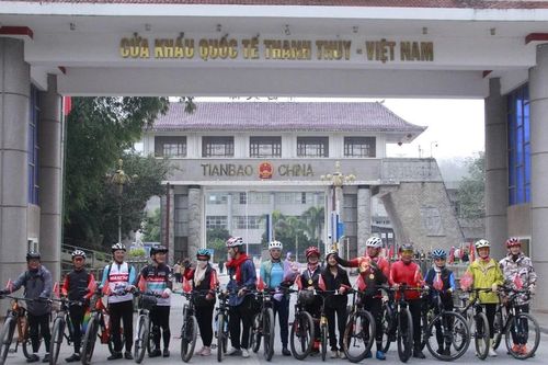 Độc đáo tour xe đạp 'Một hành trình-Hai quốc gia' từ địa đầu Tổ quốc